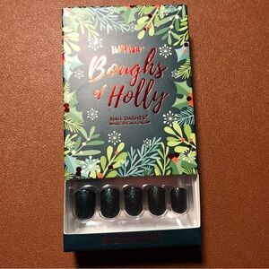 Boughs of Holly Press On Nail Dashes